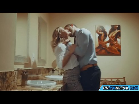 ❤️ Калі грудастая бландынка спакушае цябе ў грамадскім туалете ☑ Супер сэкс у порна be.milfnut-net.ru ❌️